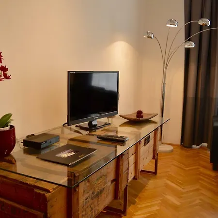 Myspace Downtown Big * Budapest